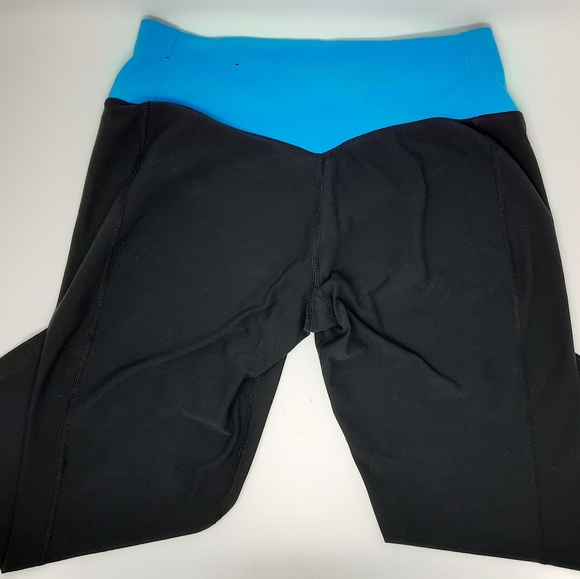 Women's Nike Dri-Fit Capri Leggings Black Medium - Picture 2 of 5